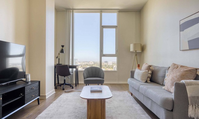 Downtown San Jose Apartment | Airy San Jose 1BR w/Pool, W/D & Gym, easy highway access, by Blueground