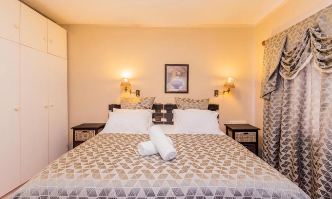 Paarl House | AJEE B&B