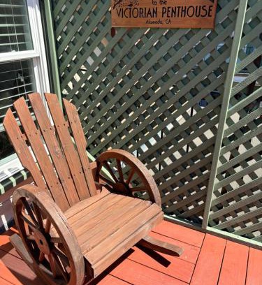 Alameda Apartment | Alameda 3BR Penthouse 2 blocks to downtown 3 blocks to the beach AC and 2 free parking spaces