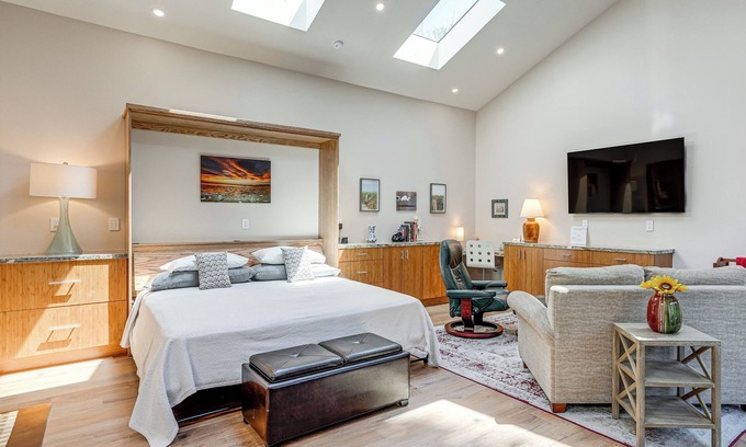East End Apartment | Alameda Studio w/Patio: 3 Mi to Oakland Coliseum!