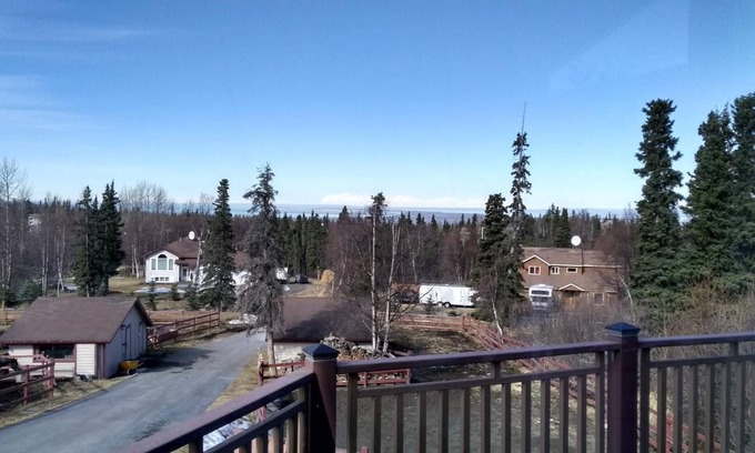 Mid-Hillside Bed & Breakfast | Alaska Sundance Retreat B&B