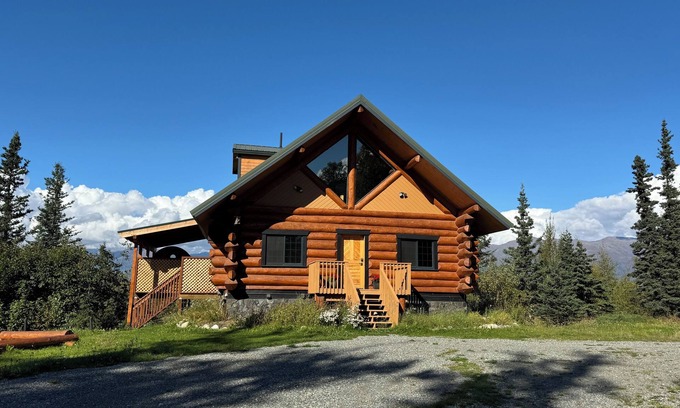 Palmer House | Alaskan Lodge with Hot Tub