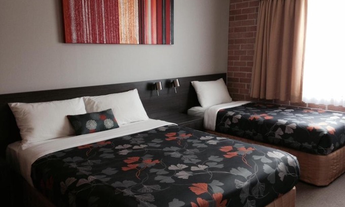 Vineyard Hotel | Alexander The Great Motel