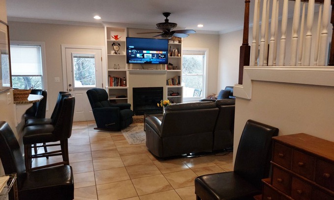 Jefferson Manor House | Alexandria -DC Metro Large House, pool table, free parking 6 brm - 4 bath