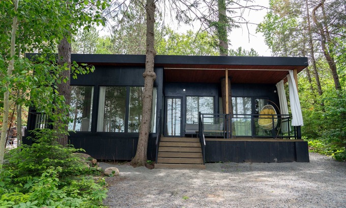 South Algonquin Cabin | Algonquin's Edge Resort | Waterfront 9