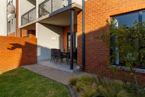 Greater Johannesburg Metropolitan Area Apartment | #AlimamaSpaces Thando's Waterfalls Villa