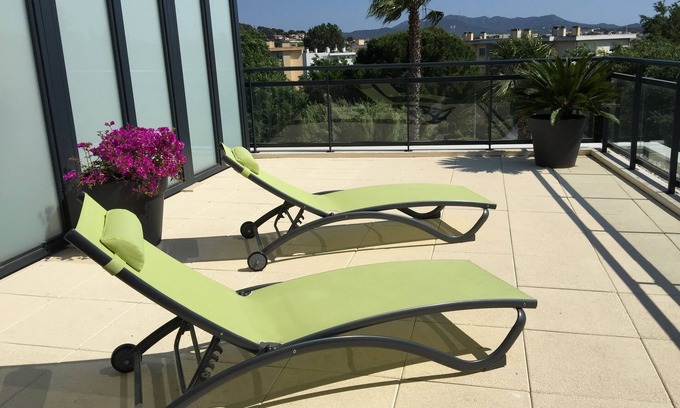 Sanary-sur-Mer Apartment | ALL FOOT - SOUTH COAST - SECURED GARAGE - 4 STAR RANKING - wireless -CLIM