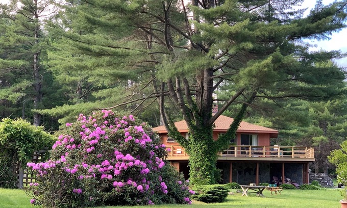 Goshen House | All Season Lake House Hideaway at Mount Sunapee