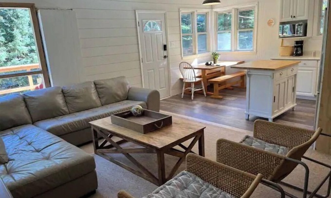 Whiteshell House | All season retreat at Star Lake, Whiteshell