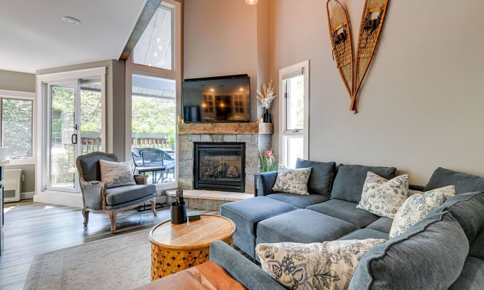 Warren Condo | All-Season Warren Condo Near Sugarbush Resort!