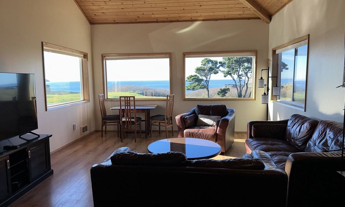 Bandon House | All Sunsets & Surf 4 bedrooms