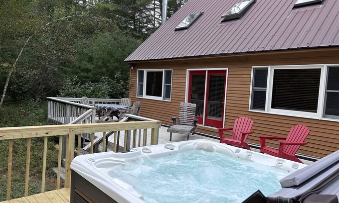 Sunday River Area House | All the comforts of home. 5 minutes to Sunday River! New hot tub.n