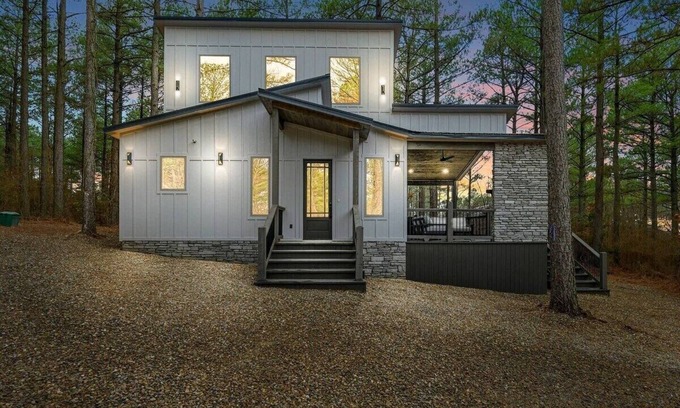 Pickens Cabin | All the Vibes + 2 Story + Shuffle Board + Split Floor Plan + Ride to ATV Trails