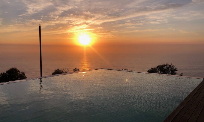 Otford House | All The Views - Ocean & Bush with Heated Infinity Lap and Play Pool