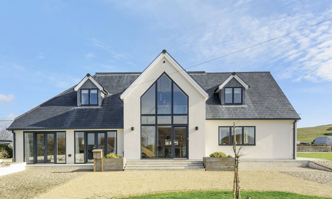 Bridport Cottage | All Views is a beautifully furnished, detached property