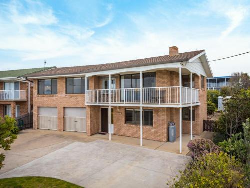 Kianga House | Allawah Beach House - 29 Dalmeny Drive, Kianga