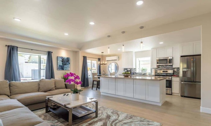 Hillcrest House | Allure Retreat Summar