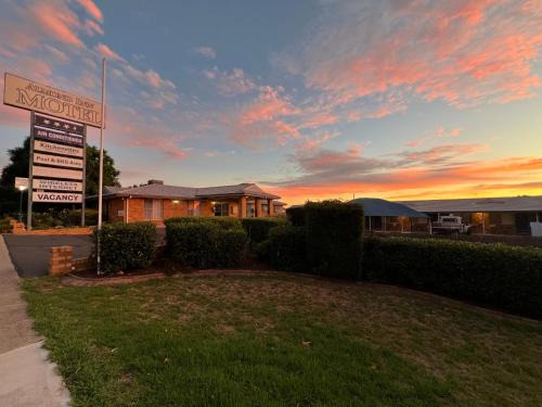 East Tamworth Hotel | Almond Inn Motel