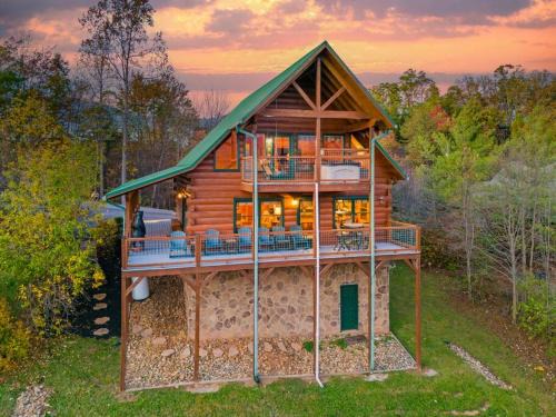 Gatlinburg - Pigeon Forge House | Almost Heaven- Gatlinburg Dream Smoky Mountain Retreat