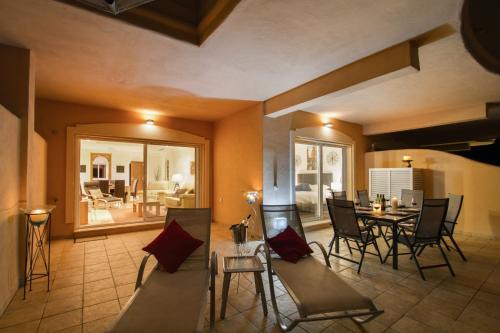 Marbella Apartment | Aloha Hill Club LLuxury 5 Star Golf Resort Near Puerto Banus and Marbella