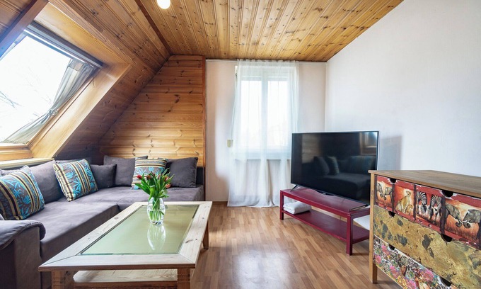 Memmingen Apartment | Alpen-hostel Nordgrat 7 Buxacher Straße 23 mit Motorradvermietung