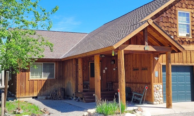 Winthrop Condo | Alpen Trails-Just a Short Walk to the Ski Trail/Close to Downtown Winthrop!