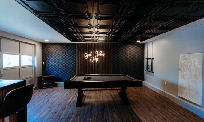 Windham House | ~ Alpine 5BR Chalet: 6 min to SKI | Sleeps 20 ~