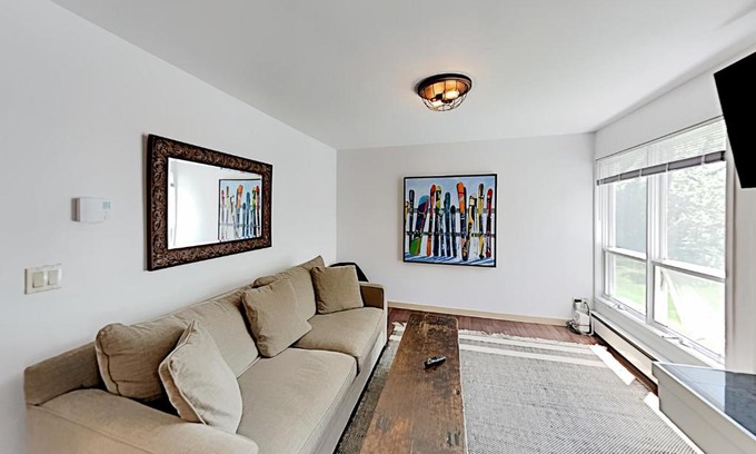 Edwards Apartment | Alpine Escape