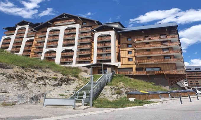 Les Deux Alpes Apartment | Alpine Escape with Terrace