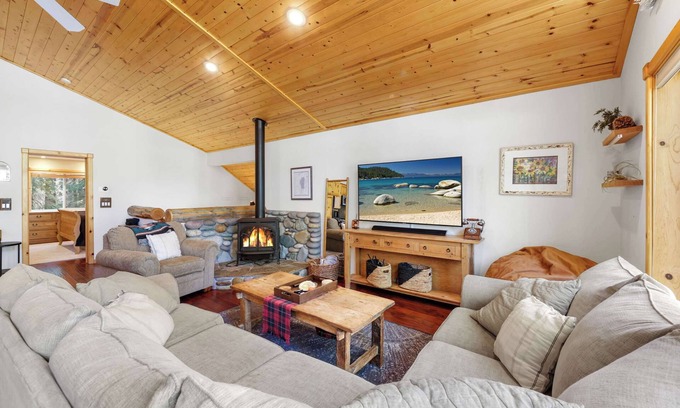 Tahoma House | Alpine Gem | Near Homewood Mountain!