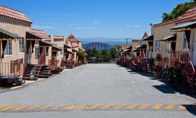 Bayshore Heights Hotel | Alpine Inn And Suites