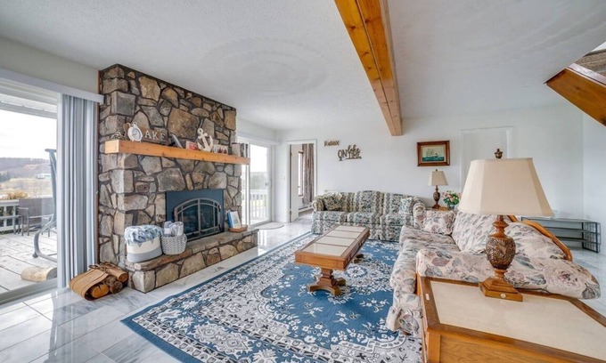 Terra Alta House | Alpine Lake Resort Home: Stunning Lake Views!