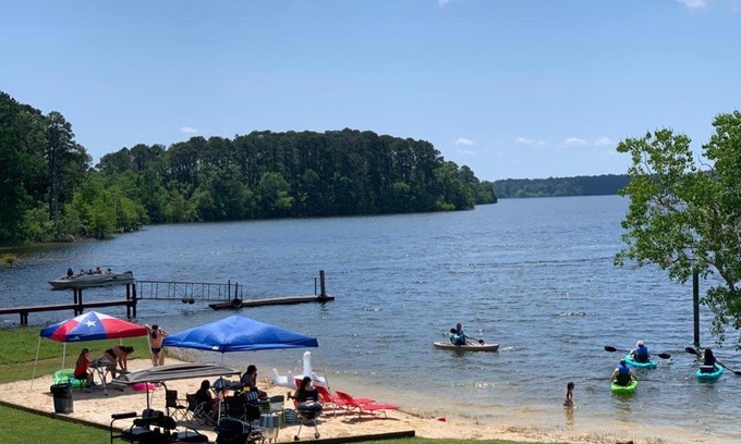 Hemphill Hotel | Alpine Lakeview Motel Room WiFi,Sandy beach Boat Ramp,Pier,Marina,Bath House with Laundromat