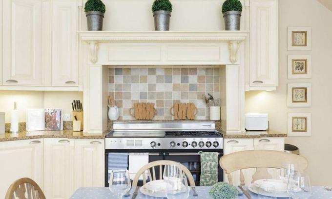 Stockbridge House | ALTIDO 2bed house with parking near Dean Gardens