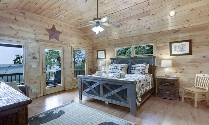 Blue Ridge Cabin | Altitude Adjustment-2 Firelit Decks, Big Mountain Views, Billiards & King Suites