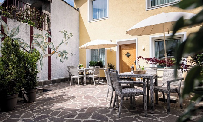 Brunico House | Am Schloss Guest House