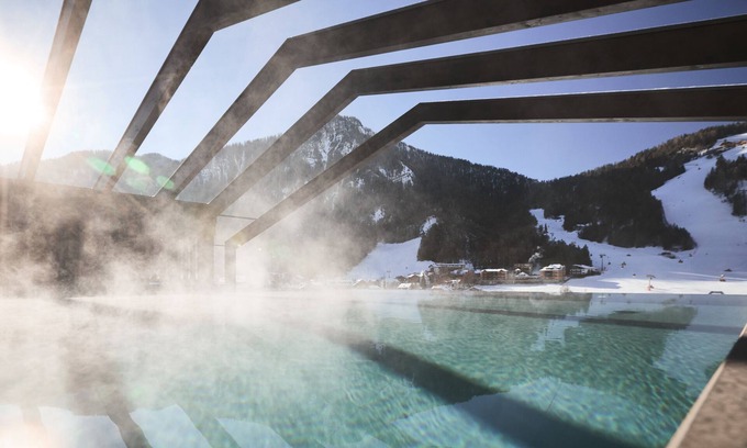 Mareo Hotel | AMA Stay