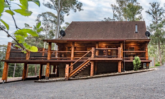 Sawmill Settlement House | Amaruq Log Cabin - Base of Mt Buller - Sept Holidays Availability