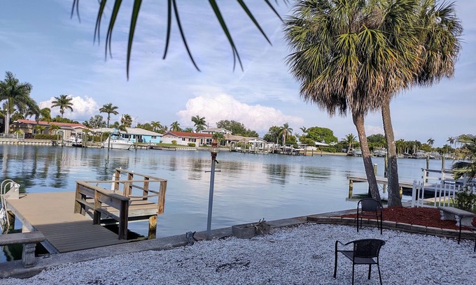 Capri Isle Condo | Amazing 1B/1B Waterview, main level Apt. AS3