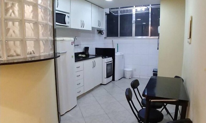 Copacabana Apartment | Amazing 2 bed apt in the beach-Internet/AC/CableTV