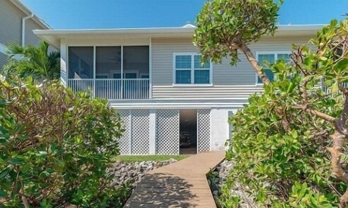 Goodland Condo | Amazing 3BDR 2BTH waterfront townhome in Goodland