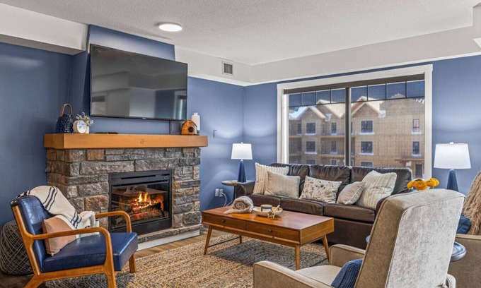 Dead Man's Flats Condo | Amazing 3BR Condo W/Hot Tub Access and Mtn Views!