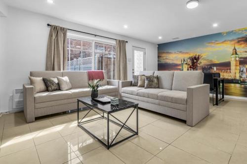 Maisonneuve Apartment | AMAZING 4-BDR in HOMA -EMPLACEMENT PARFAIT
