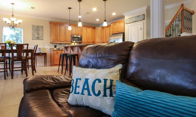 Villages of Crystal Beach House | Amazing 4 Bedroom Vacation Home in The Villages of Crystal Lakes