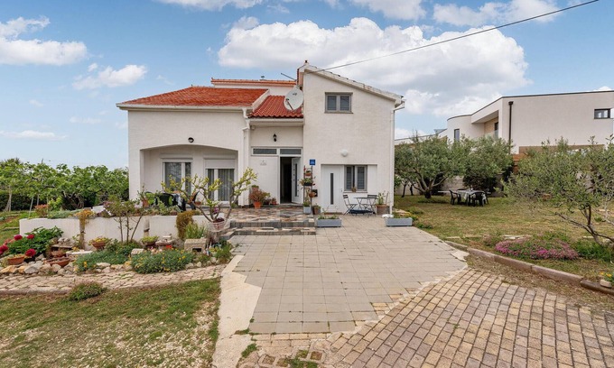 Vrsi Apartment | Amazing apartment in Vrsi with WiFi