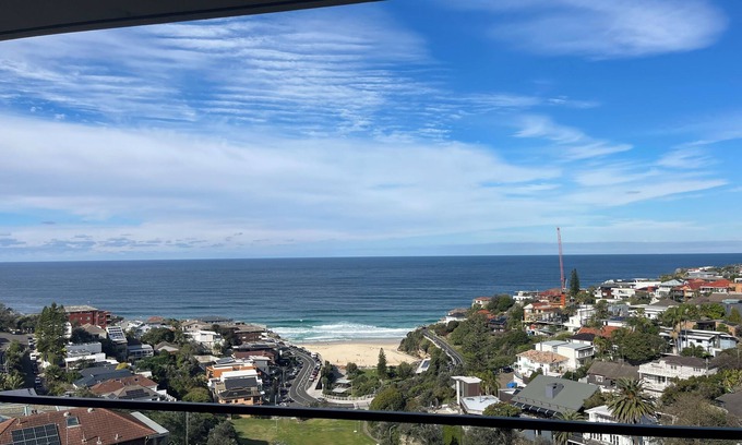 Bondi Apartment | Amazing Beach Views from 5th Floor Apartment