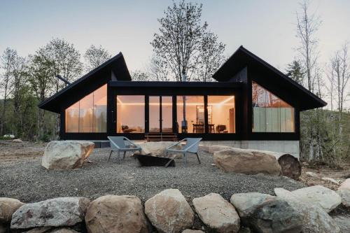 Cascade West House | Amazing Falls Cabin - The Refuge at Kulshan