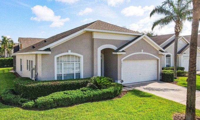 Sunrise Lakes House | Amazing Family Pool Villa in Glenbrook 4BR / 3.5BA