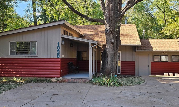 Christopher Creek Cabin | Amazing Get-Away on the Creek. Enjoy the sound of Christopher Creek steps away!
