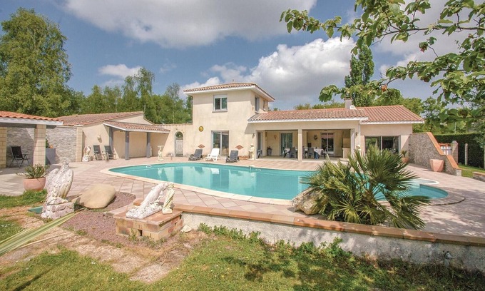 Saint-Vivien-de-Medoc House | Amazing home in Saint-Vivien-de-Medoc